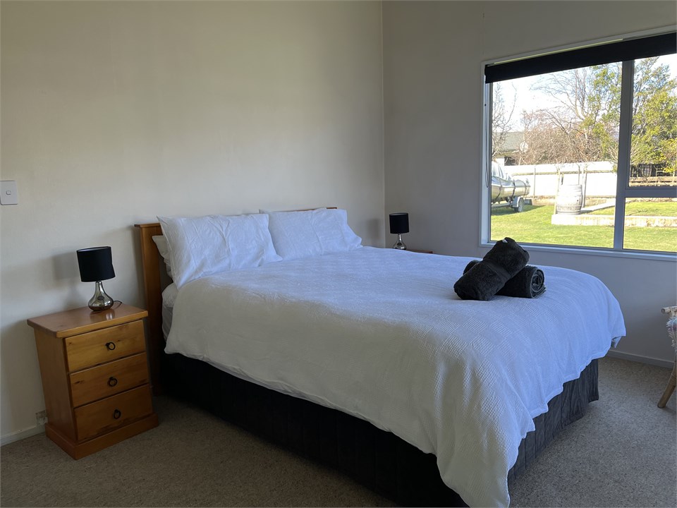 Main Room - Queen Bed