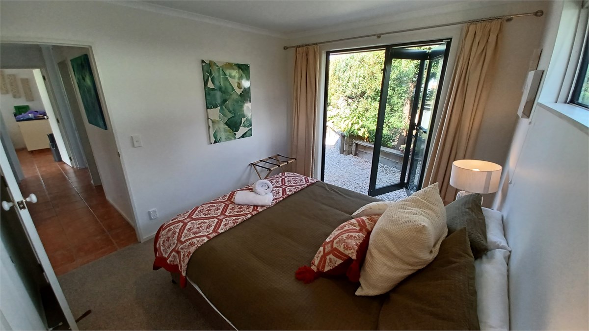 Garden bedroom and hall