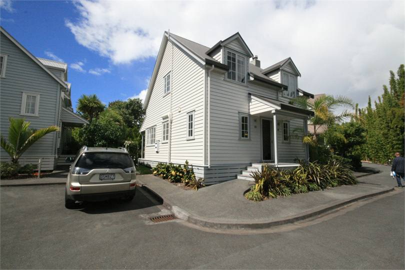 Settler's Cottage has 2 dedicated parking spaces