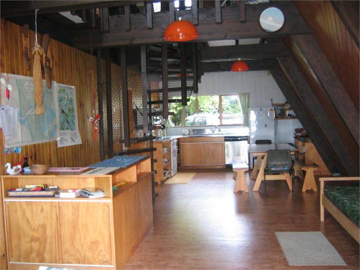 Bar & kitchen/dining area