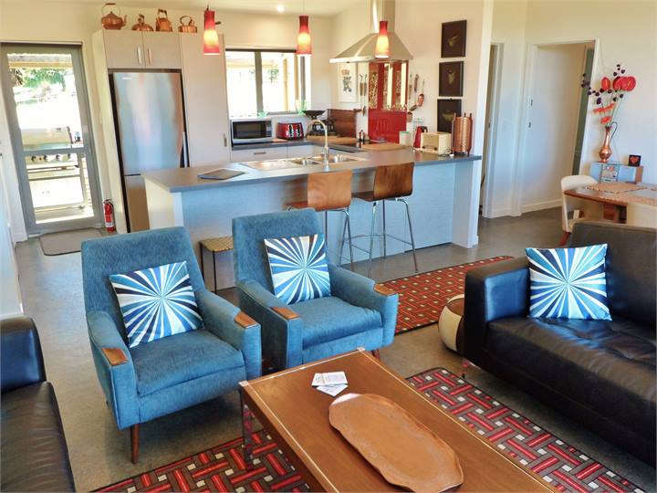 Funky retro lounge. Toasty warm with fireplace.