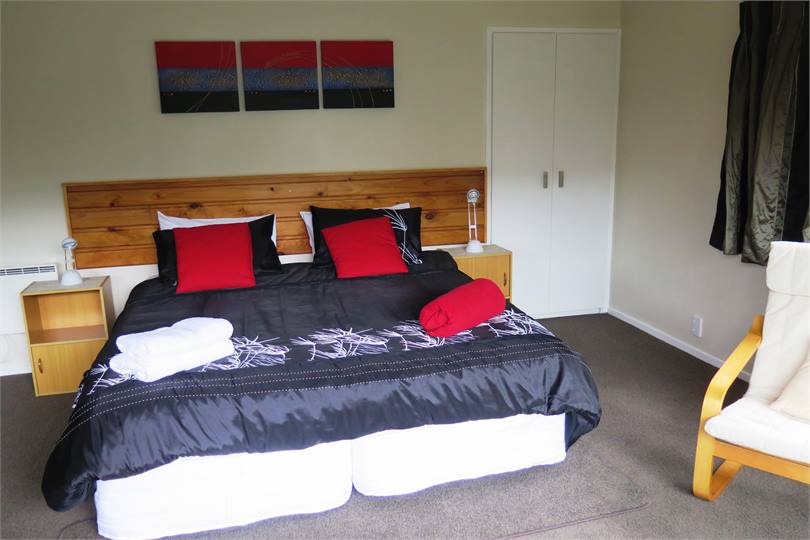 Super King Bed can be split into singles