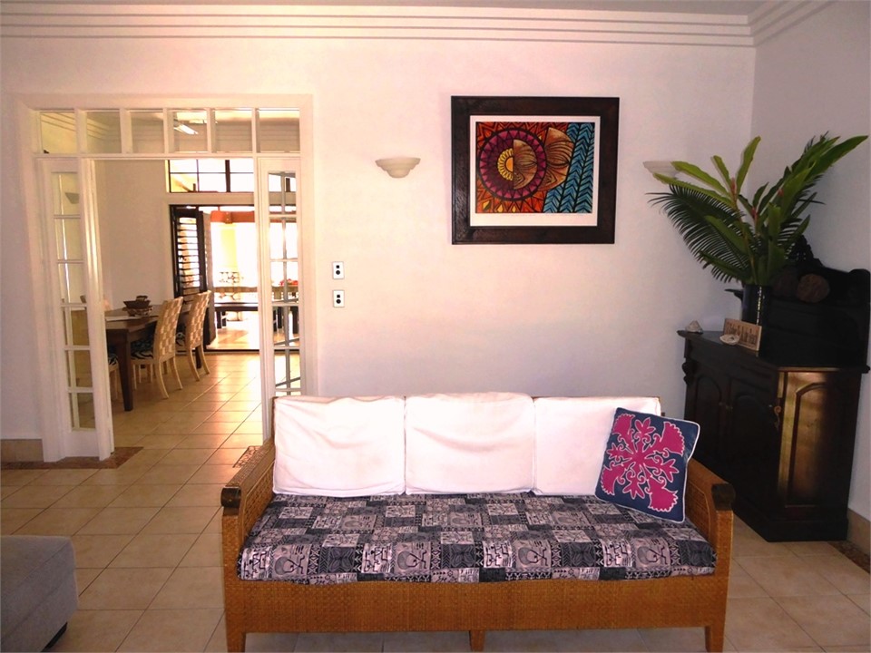 lounge looking to dining area