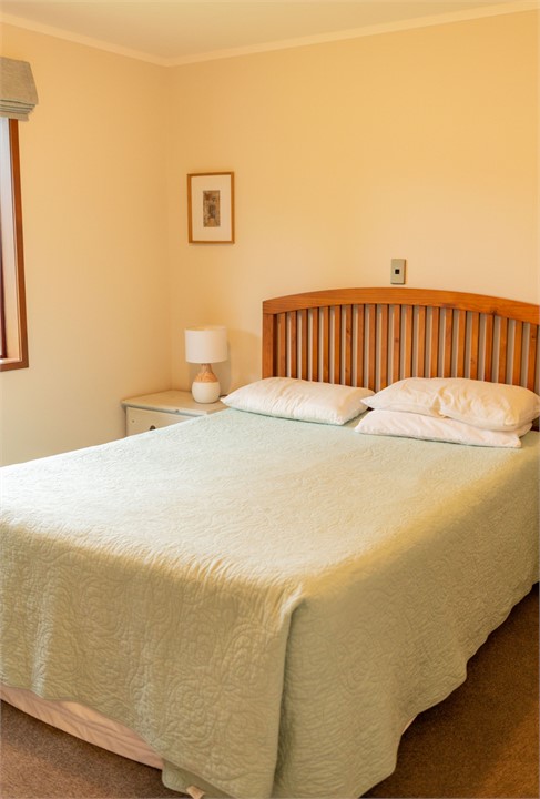 Bedroom 1 - Queen Bed