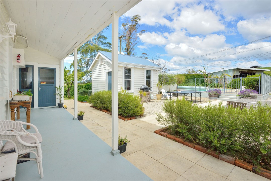 Sheltered Courtyard t