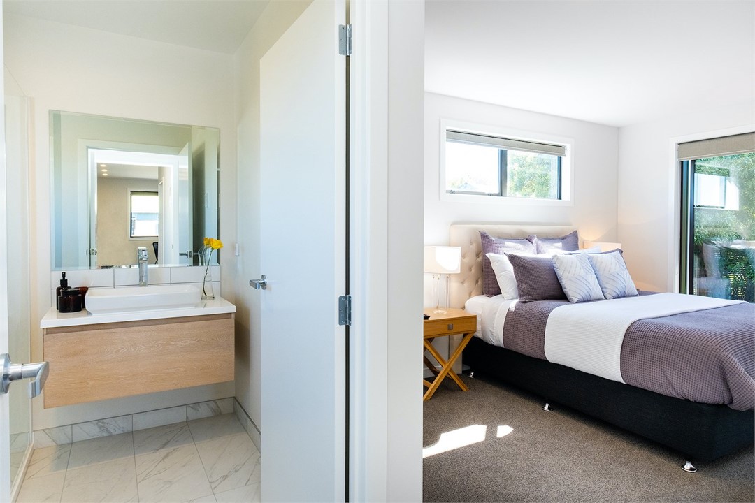 Pohutukawa Master Bedroom