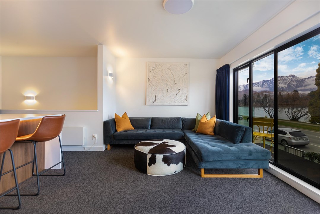 TAHUNA LAKEFRONT LUXURY AURA QUEENSTOWN HOLIDAY HO