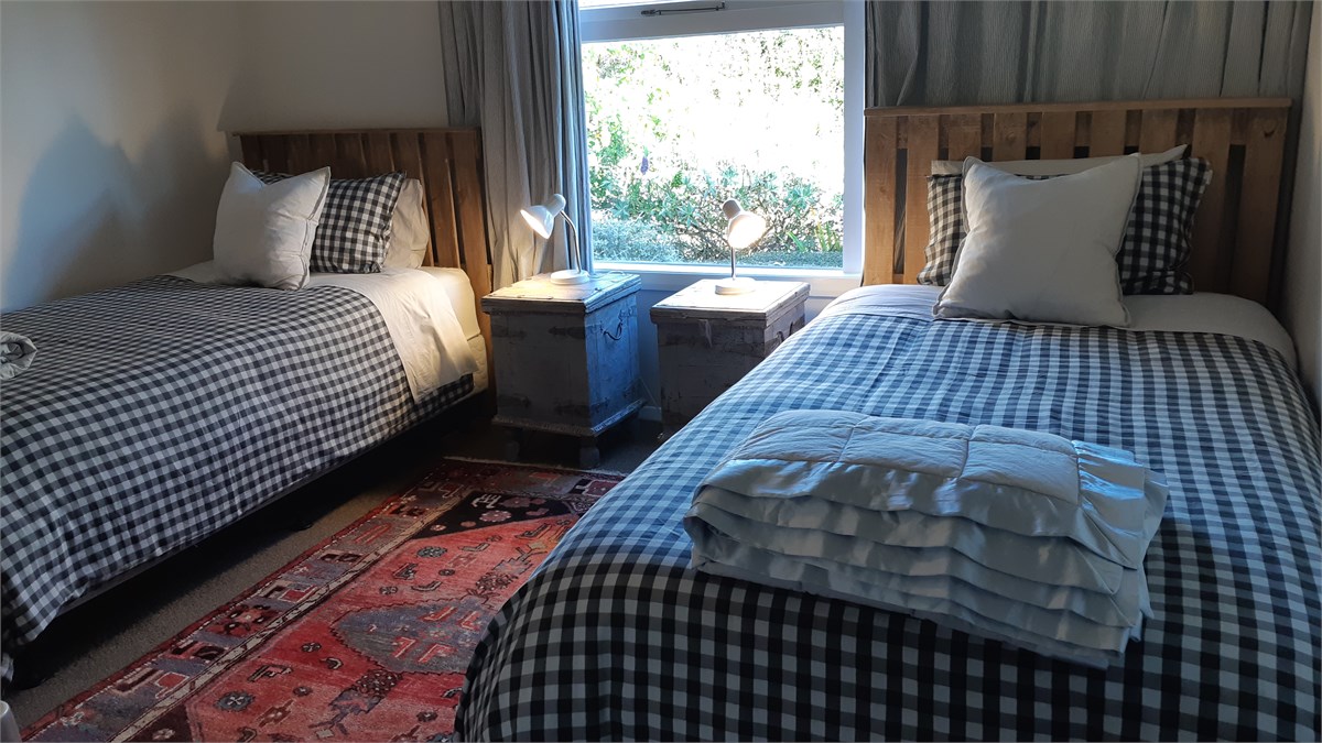 King single bed room