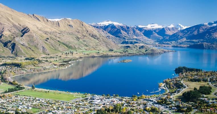 Wanaka (12mins away from the unit)