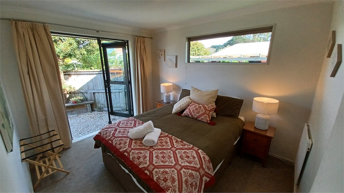 Garden bedroom & sliding glass door