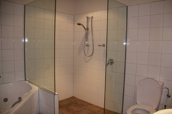 Ensuite off main bedroom.