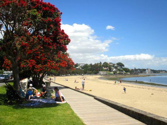 Minutes walk to beautiful St Heliers village and b