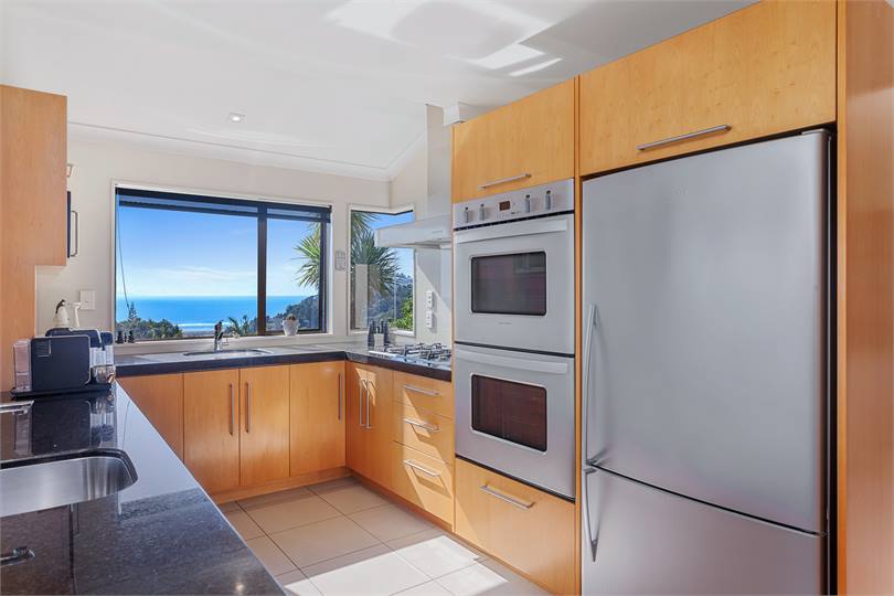 Large gourmet kitchen