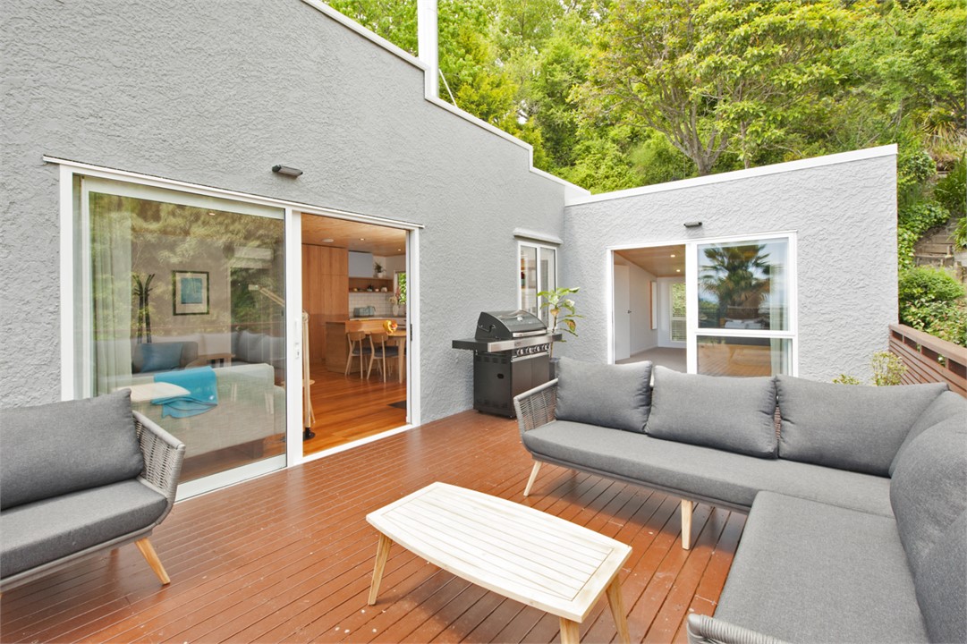 Outdoor entertainment & BBQ area