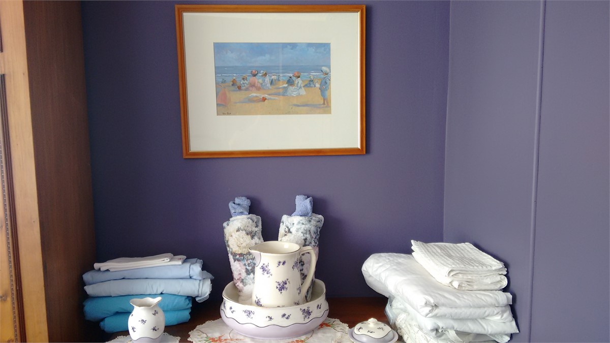 Middle bedroom lavender antique handbasin. & Jug