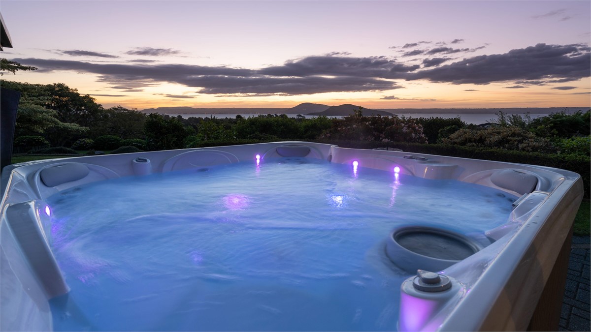 Luxury Large Hotsprings Spa