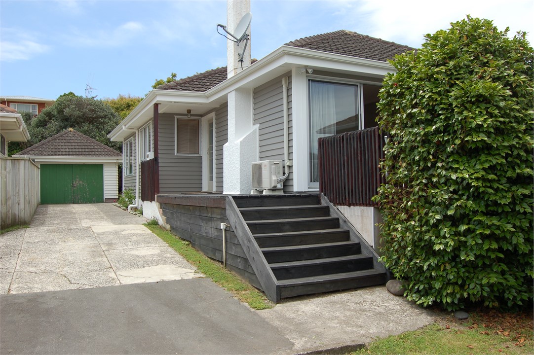 Main Mount Beach Bungalow Mt Maunganui Holiday Home for rent Holiday Houses