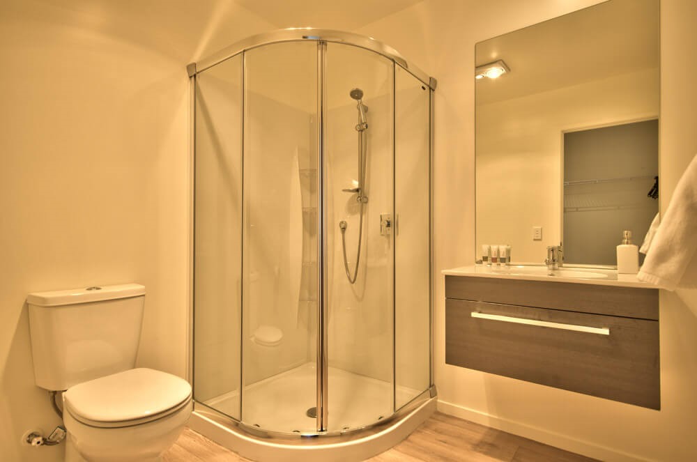 IMMACULATE DESIGNER COMMON BATH with SHOWER