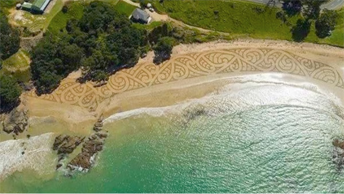 Artists Andres Amador and Lloyd Morgan collaborati