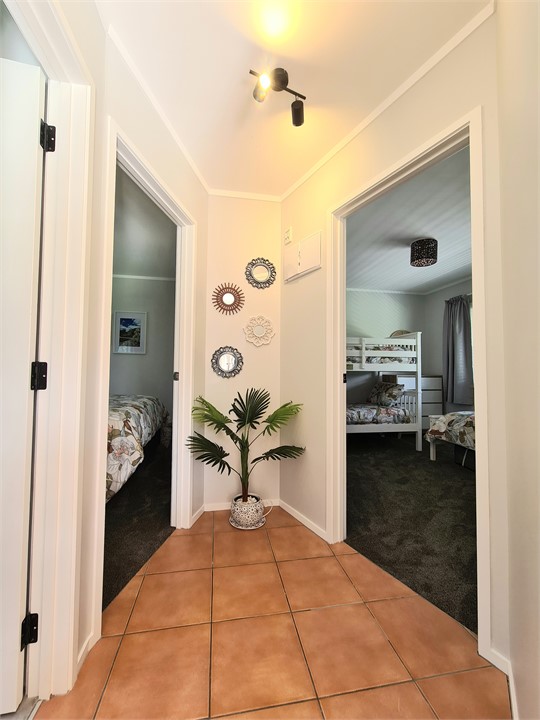 Hallway between the 2 bedrooms
