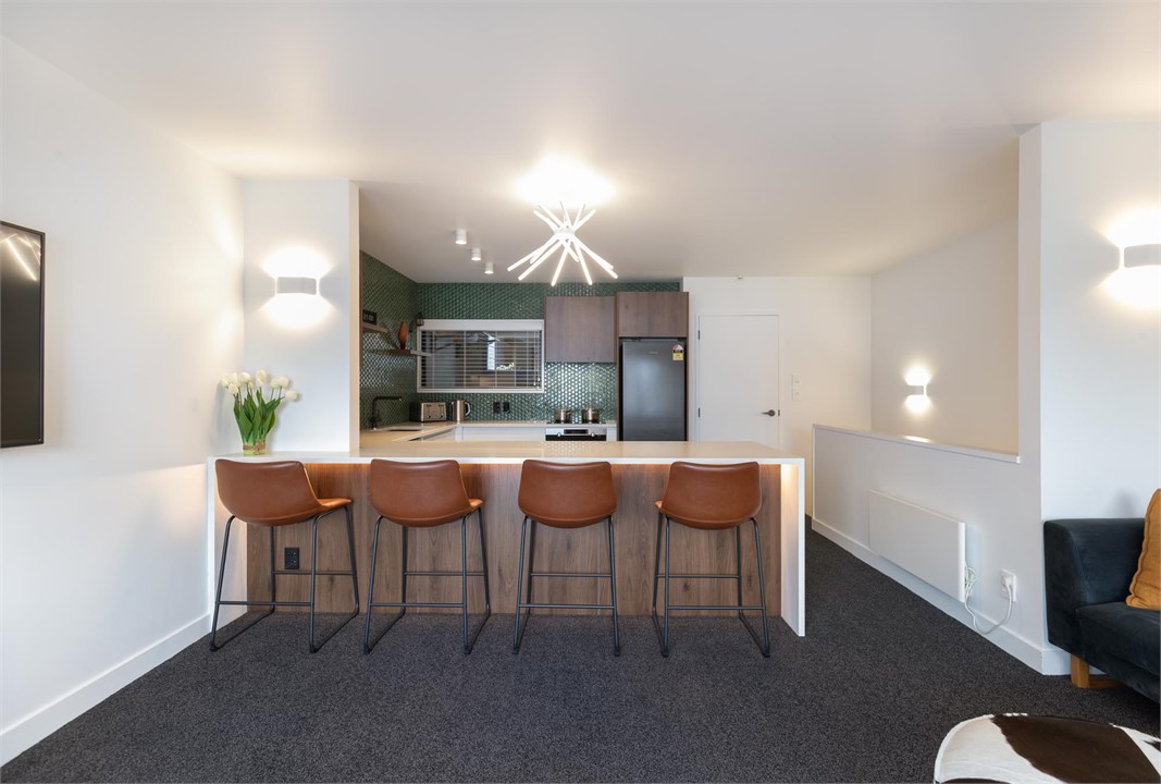 TAHUNA LAKEFRONT LUXURY AURA QUEENSTOWN HOLIDAY HO