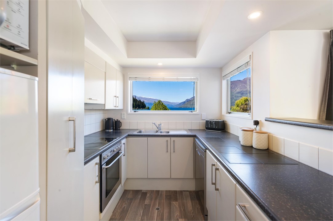 Lakefront Gem | Absolute Waterfront Aura Queenstow