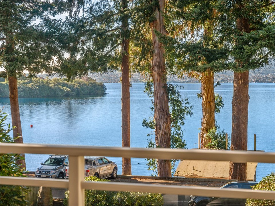 Lakeside Acacia Bay Acacia Bay Holiday Home for rent Holiday Houses