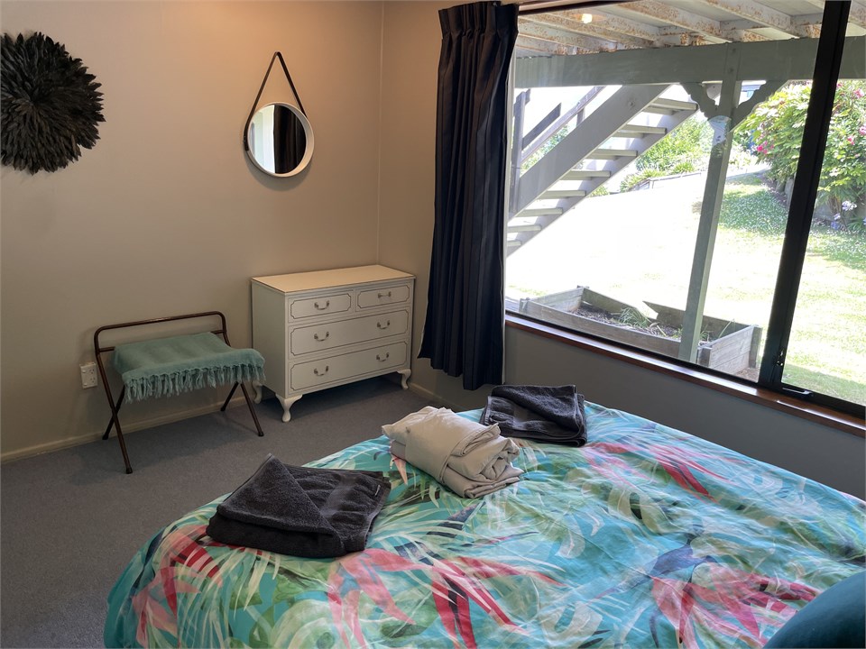 Bedroom - Queen bed with dresser, electric blanket