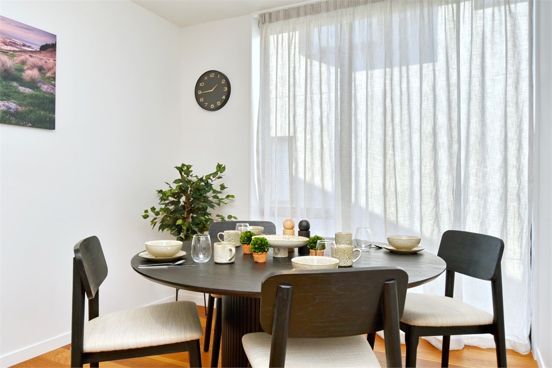 Dining table that seats 4 people