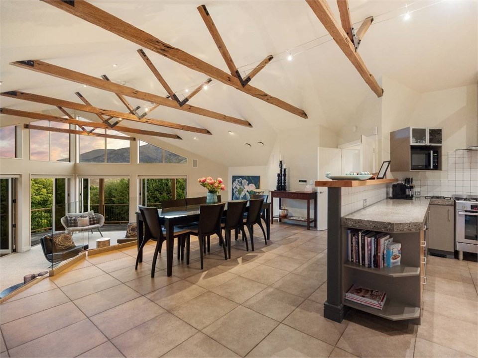 Pinnacle Villa Main Dining Area