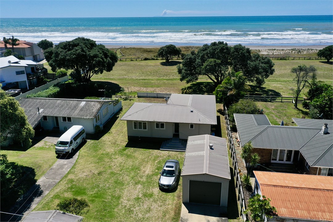 Ample parking for cars and boats