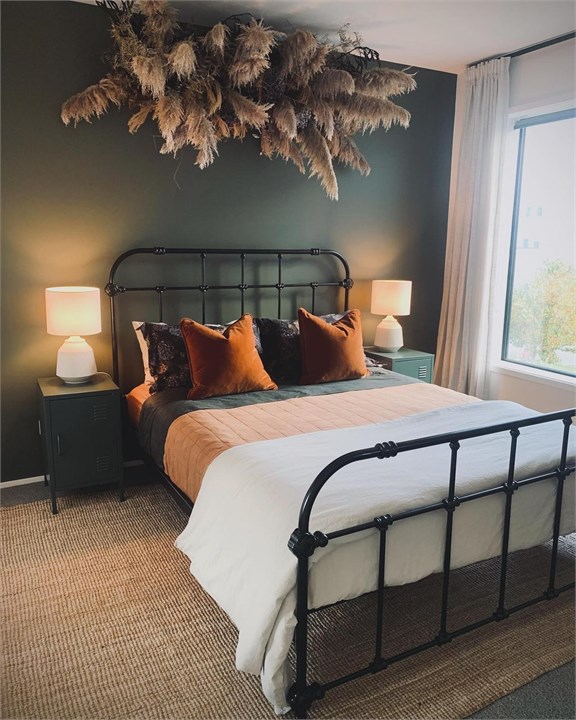 Bedroom has a Queen Bed