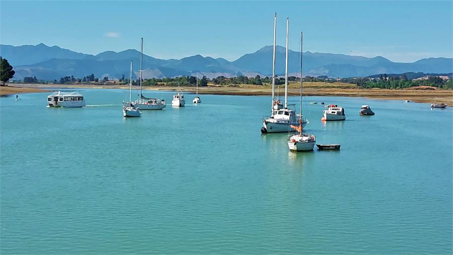 Mapua inlet 5 mins away