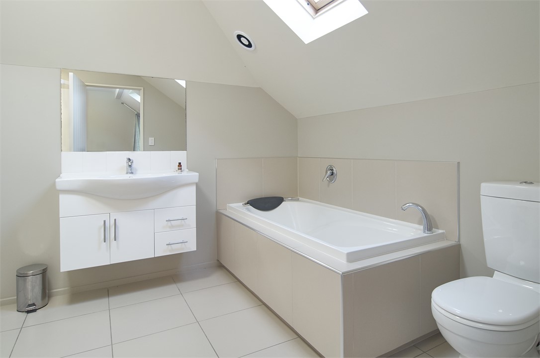 Main Bathroom with seperate large bath and toilet