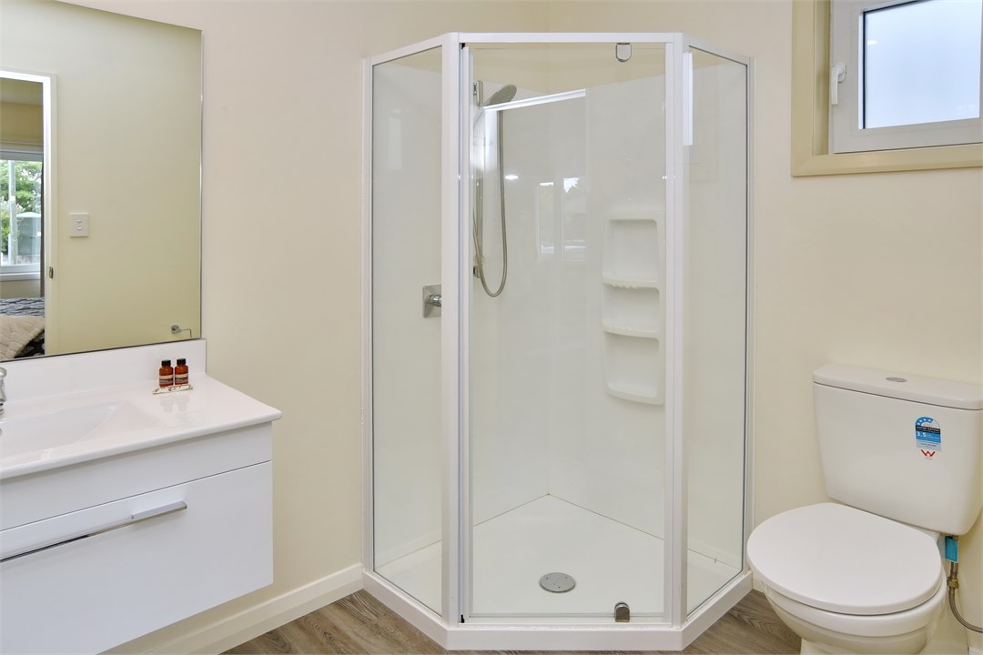 Master bedroom en-suite