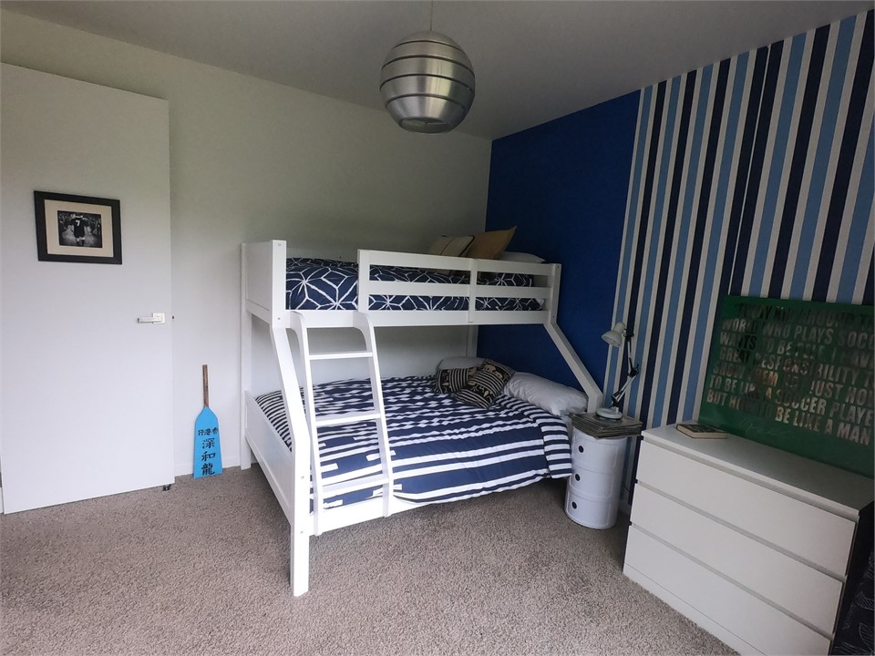 Bedroom 4 Queen with single bunk beds