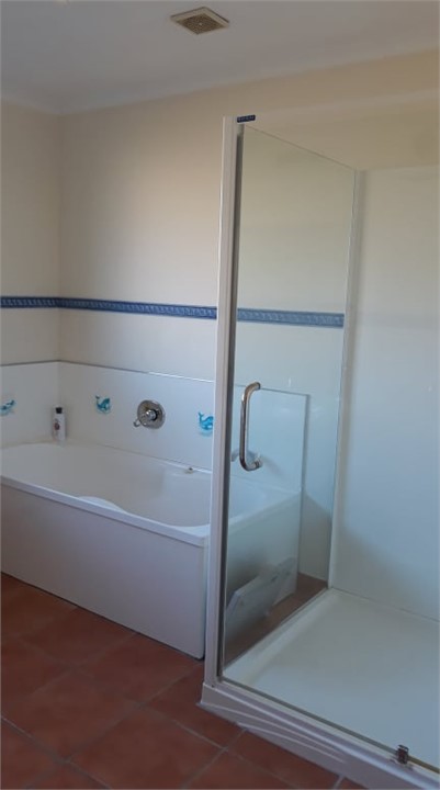 Main bathroom. Much bigger thaa photo shows