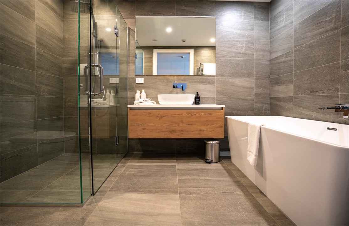 Genoa - master ensuite bathroom