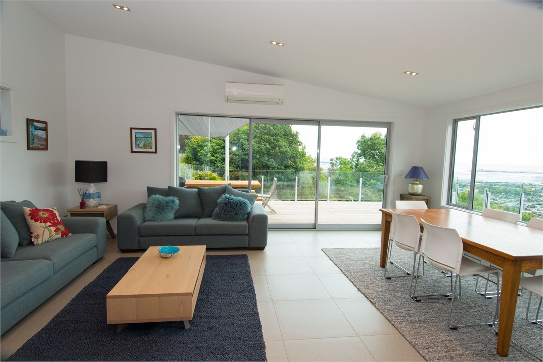 Light and airy open plan living & dining