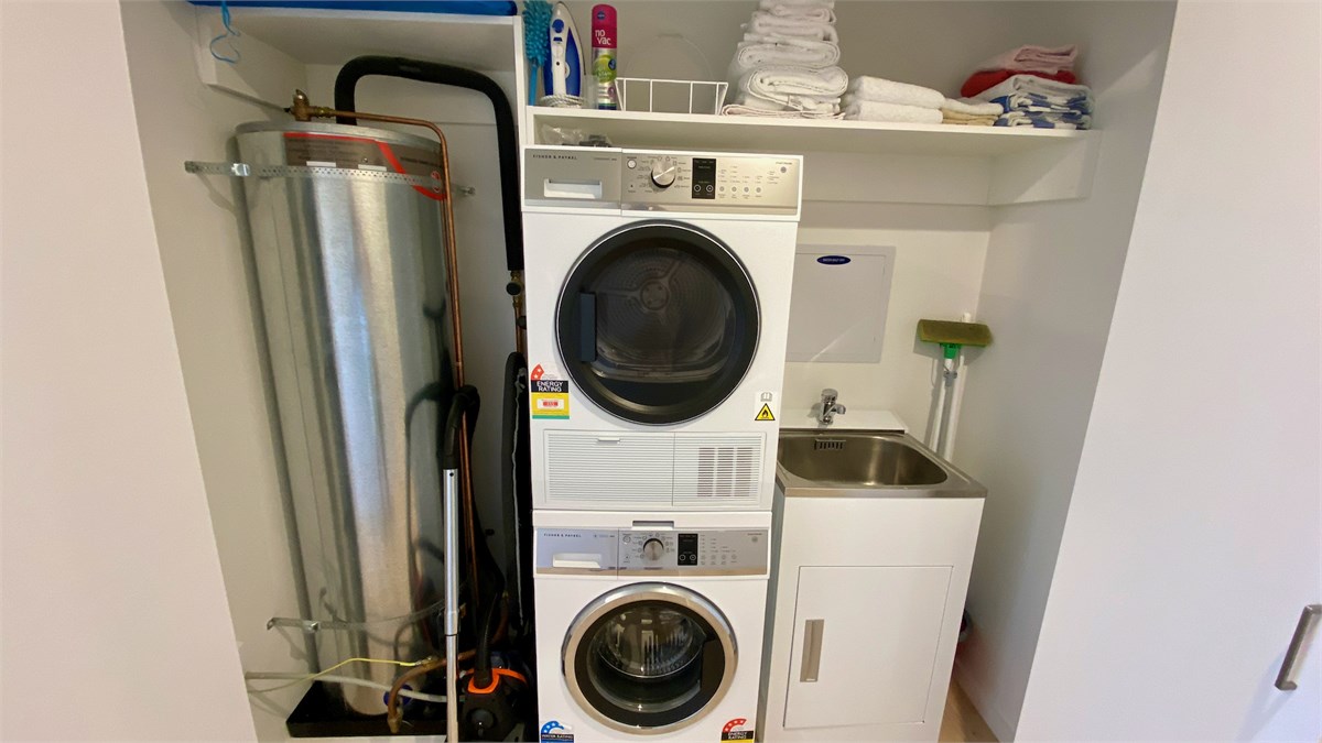 Full laundry with Dryer, Washer & Tub.