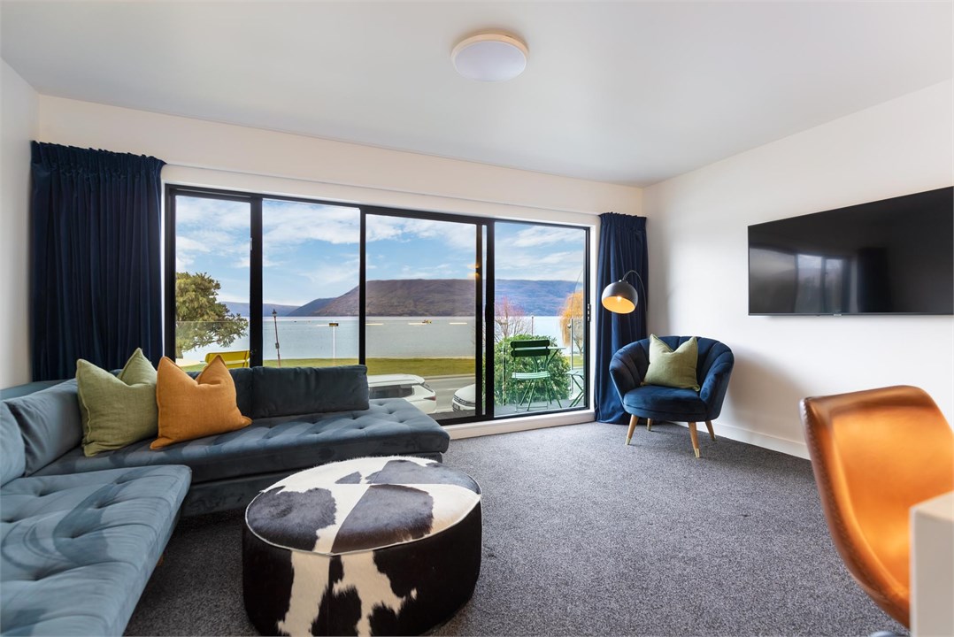 TAHUNA LAKEFRONT LUXURY AURA QUEENSTOWN HOLIDAY HO