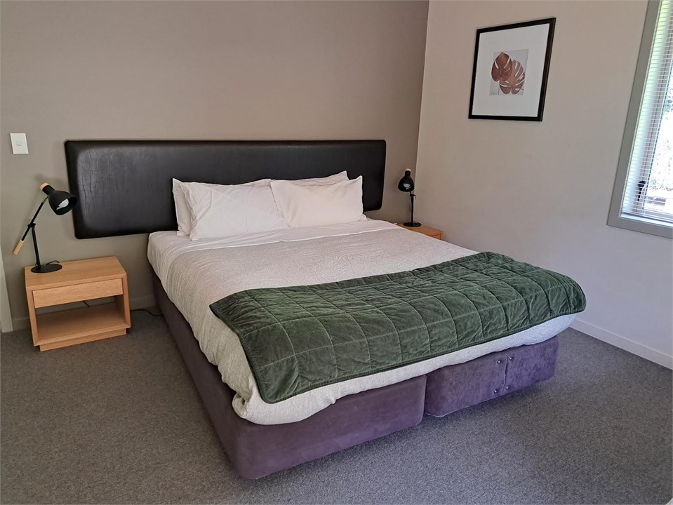 Bedroom 3 - 1 king + single OR 3x singles