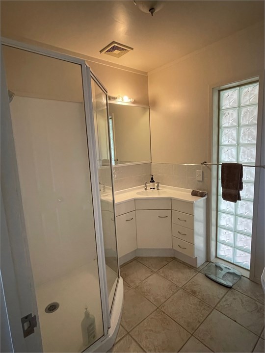 Bedroom 1 ensuite bathroom