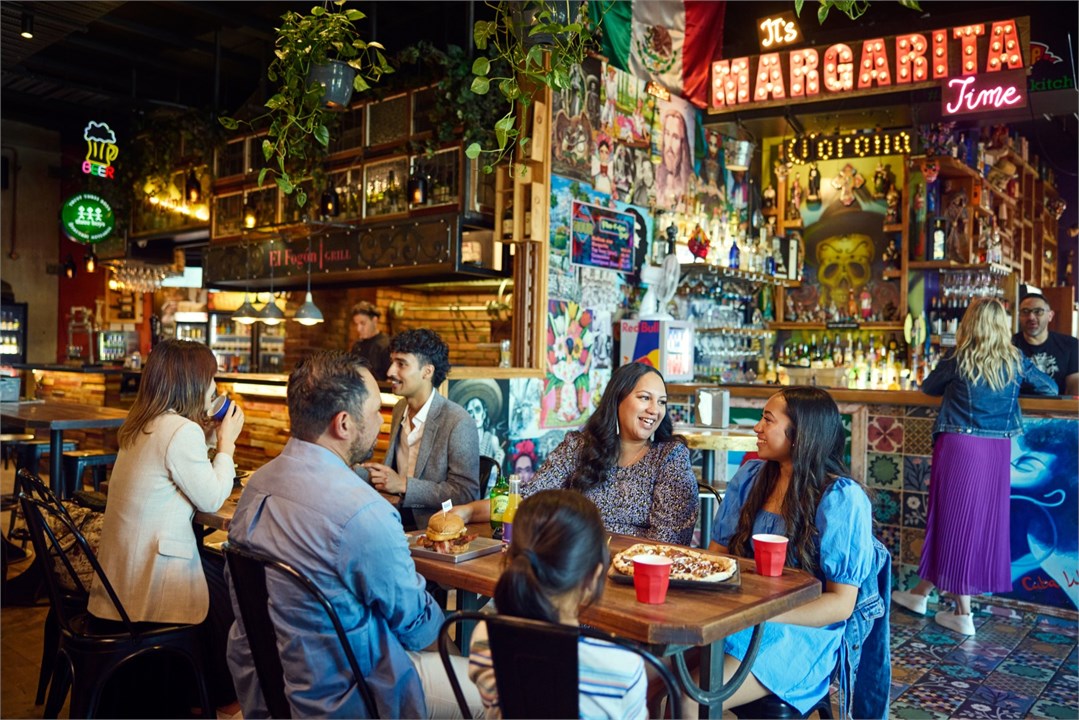 Local restaurants and cafes within walking distanc