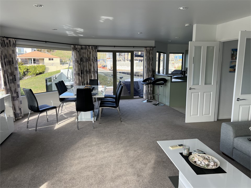 lounge/dining upstairs