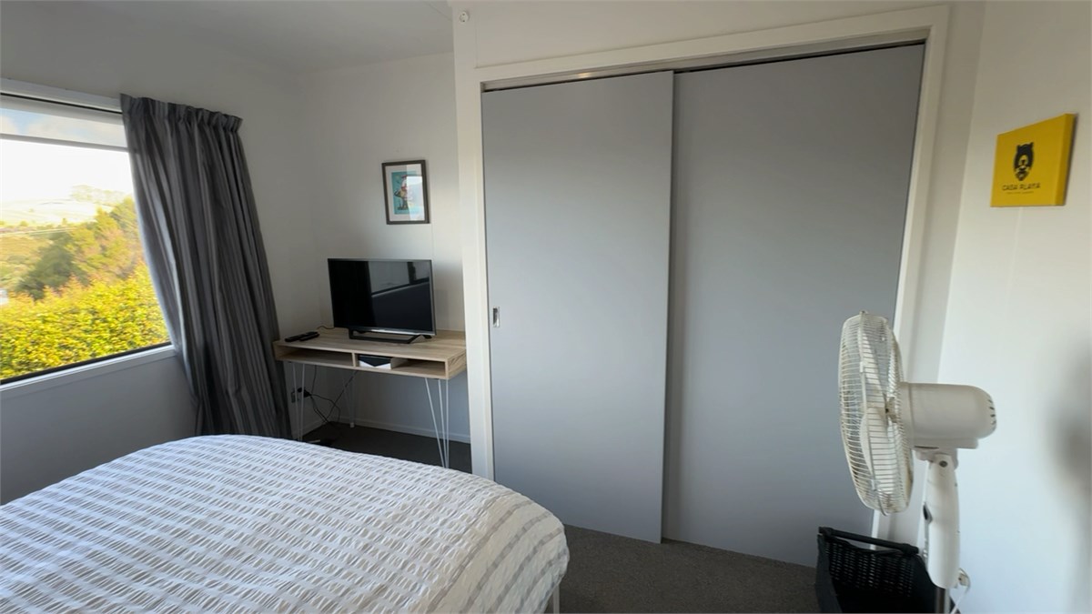Queen bedroom at Casa playa de los osos w/TV