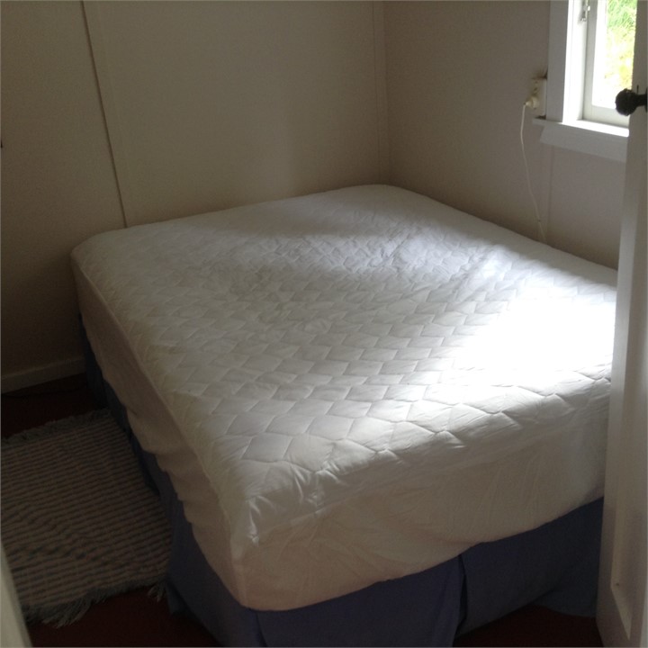 queen bed, master bedroom