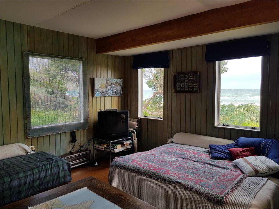 Lounge with extra bed space