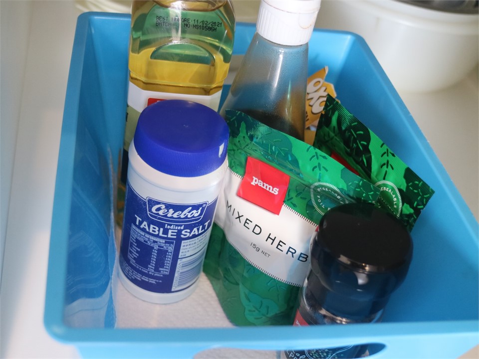 Basic condiments are supplied (Oil, Soy sauce, her