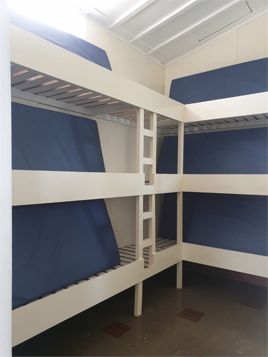 Left bunk room with 11 bunks.